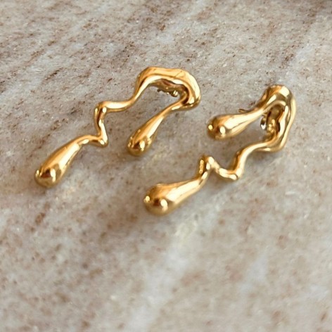 Flowing gold stud earrings - 1