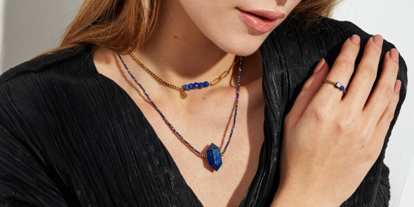 Lazuryt (lapis lazuli) – kamień. Właściwości, znaczenie, kolor